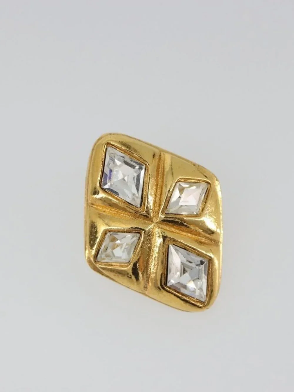 CHANEL Earring Metal Gold Tone CC Auth bs35890